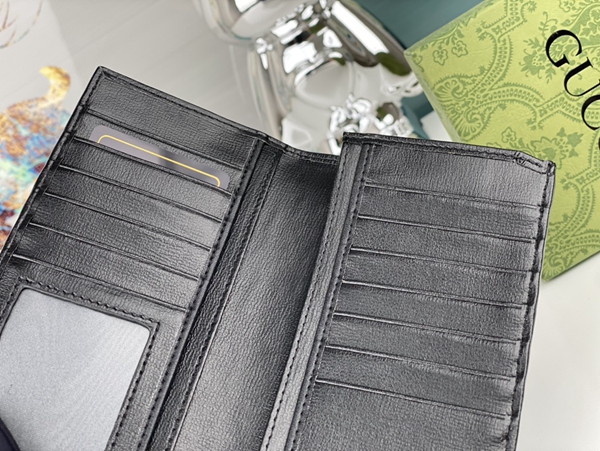 グッチ財布コピー着用イメージ